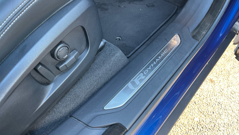 Jaguar F-Pace 2.0 D200 R-Dynamic Black 5dr Auto AWD Diesel Estate